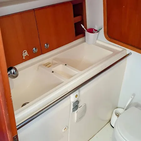 Learn To Sail In Paradise Båthotell