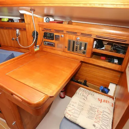 Learn To Sail In Paradise Båthotell