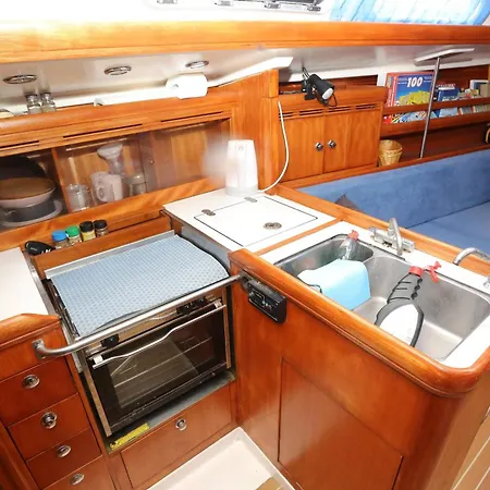 Learn To Sail In Paradise Pula