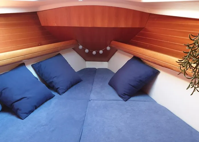 Learn To Sail In Paradise Botel *