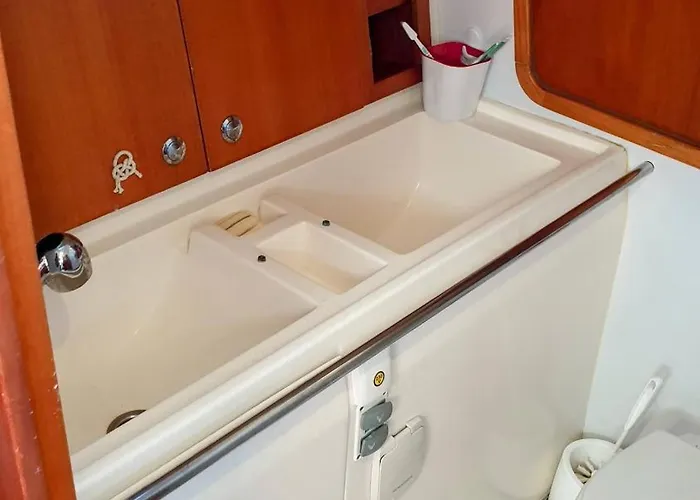 Learn To Sail In Paradise Botel