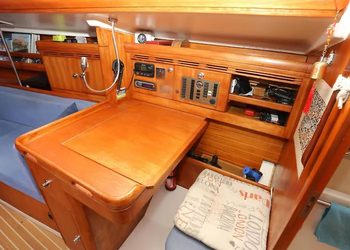 Learn To Sail In Paradise Botel