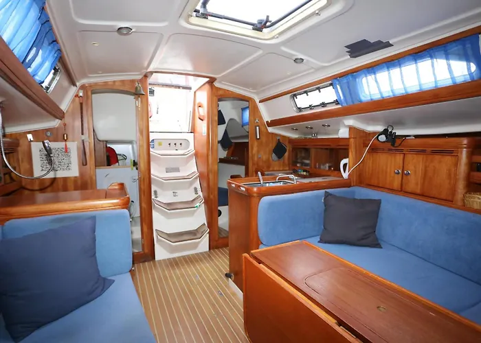 Learn To Sail In Paradise Botel *